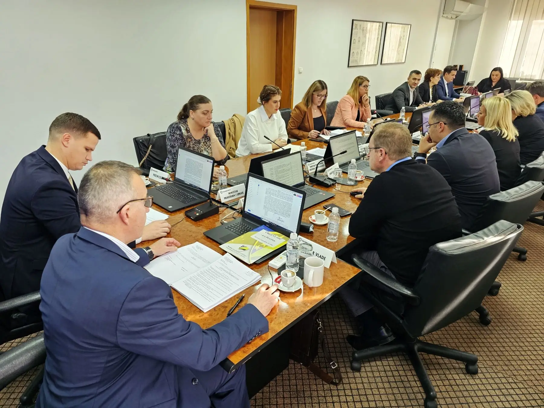 Vlada 02 18 012 2025